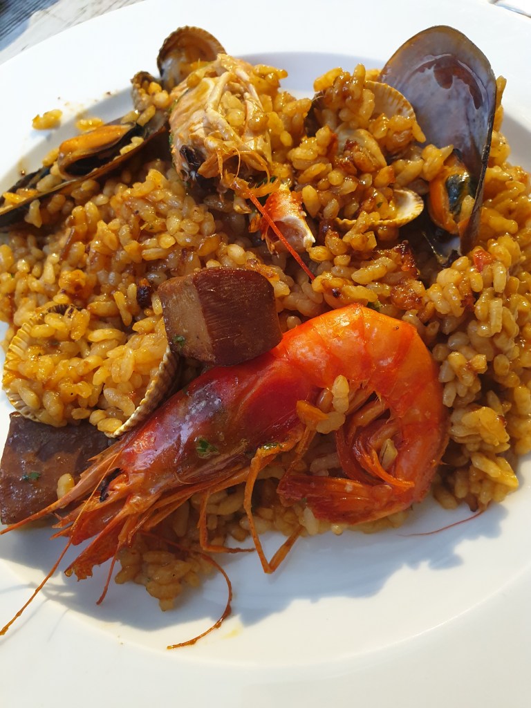 Comer paella en Barcelona - De pescado y marisco en El Xiringo